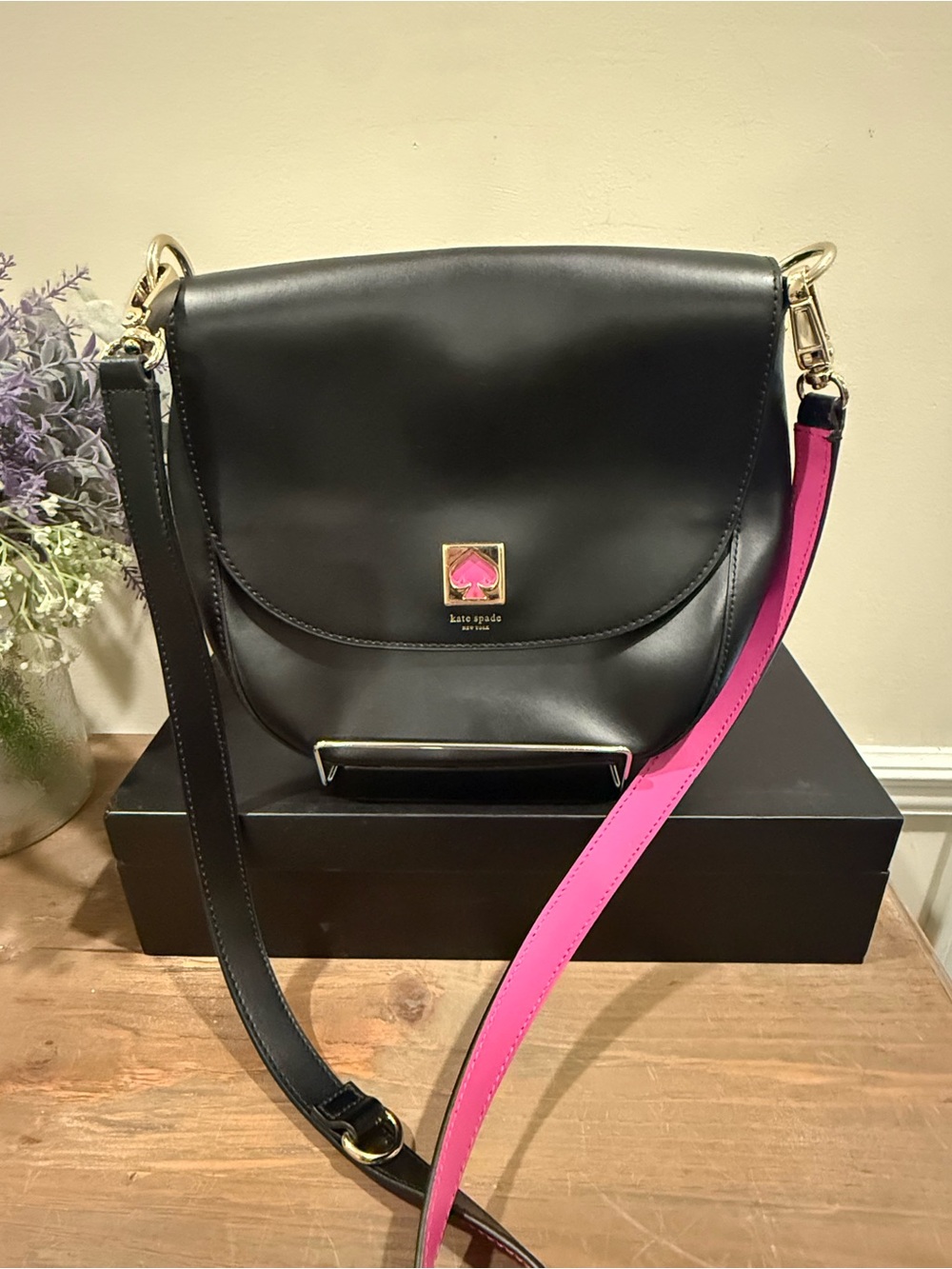 ♠️ Kate Spade Black Leather Crossbody with Pink Accent Strap